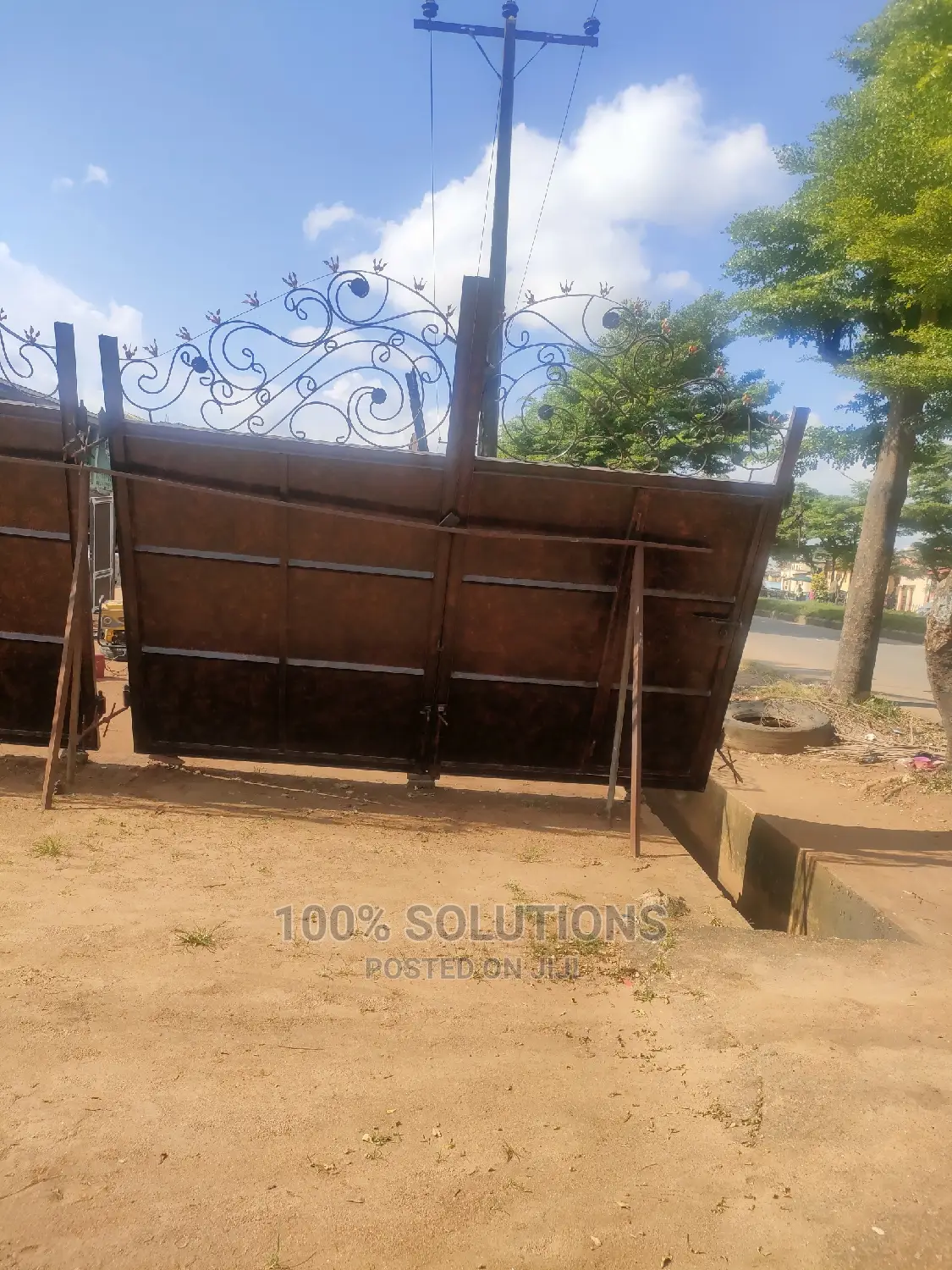Standard Brown Gate Design for the Best of Your Home