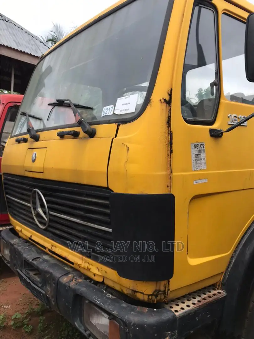 Mercedes Benz Tipper Truck (6 Tyres) With Auxillary
