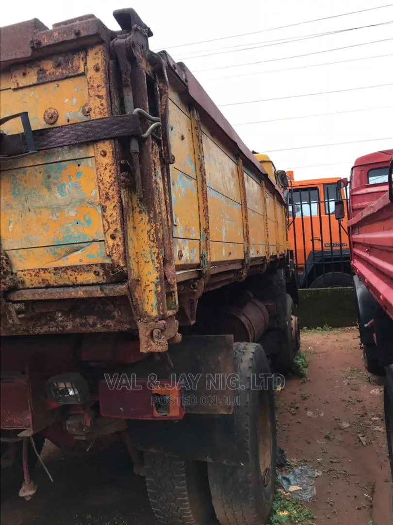 Mercedes Benz Tipper Truck (6 Tyres) With Auxillary