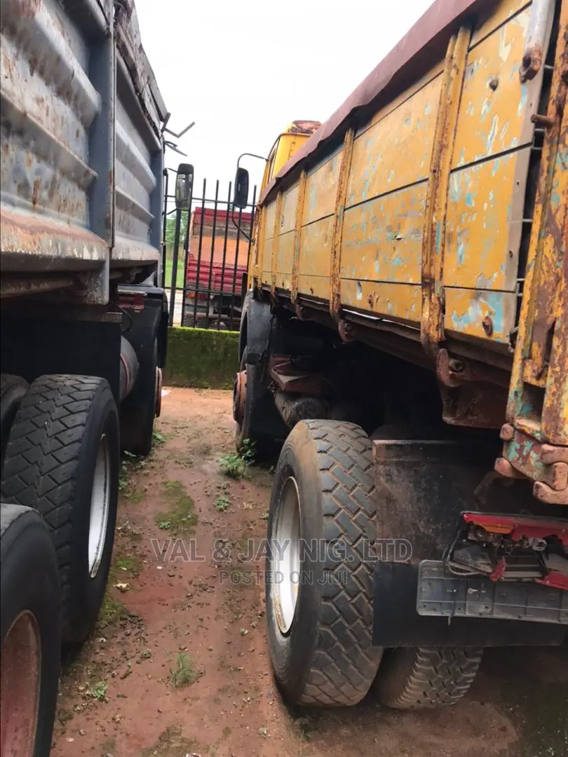Mercedes Benz Tipper Truck (6 Tyres) With Auxillary