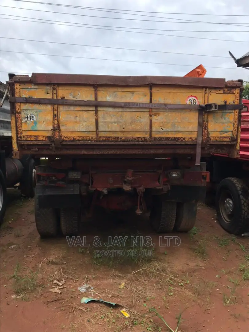 Mercedes Benz Tipper Truck (6 Tyres) With Auxillary