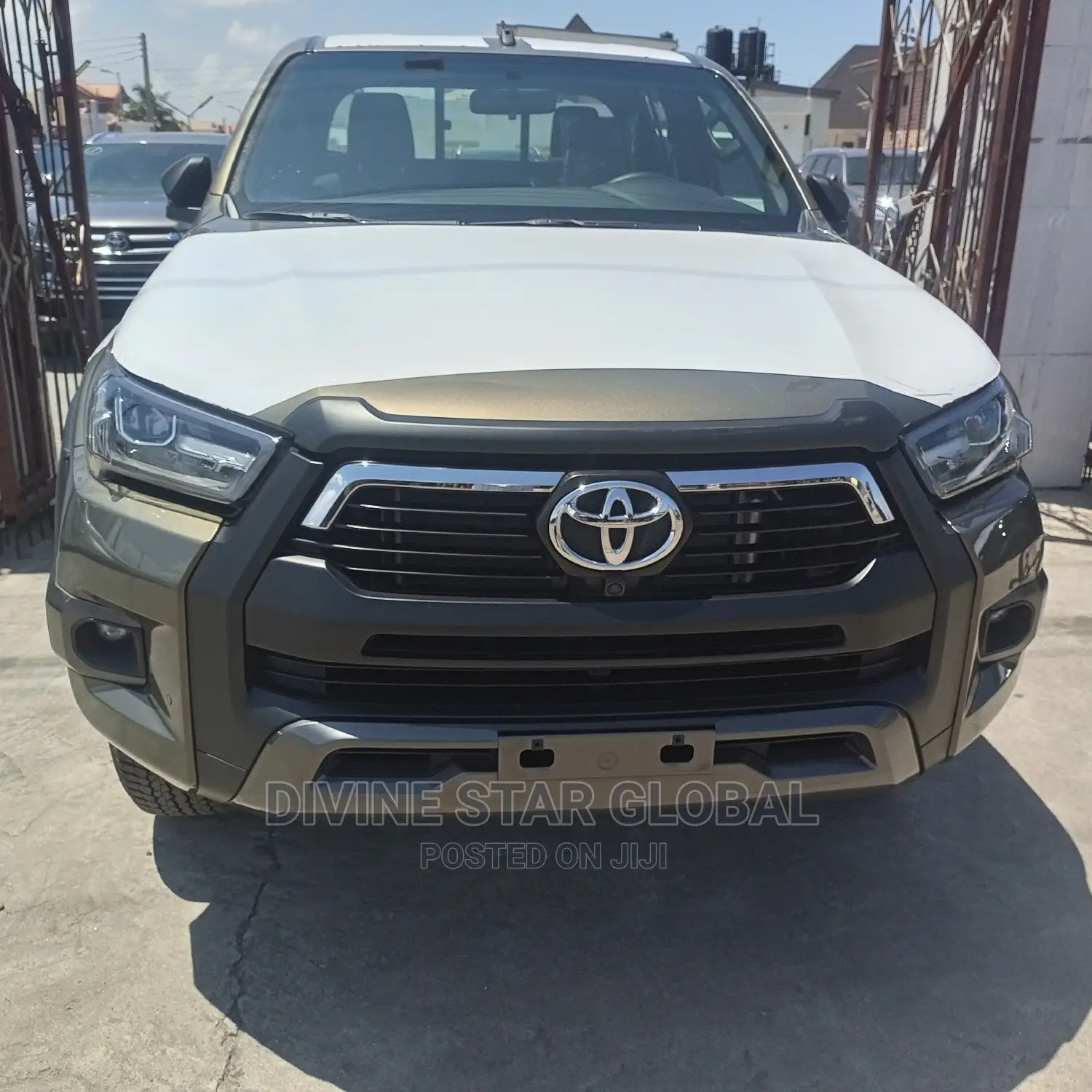 New Toyota Hilux 2023 Brown