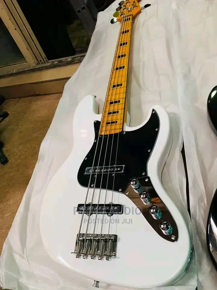 Squier 5 Strings Jazz Bass Guitar
