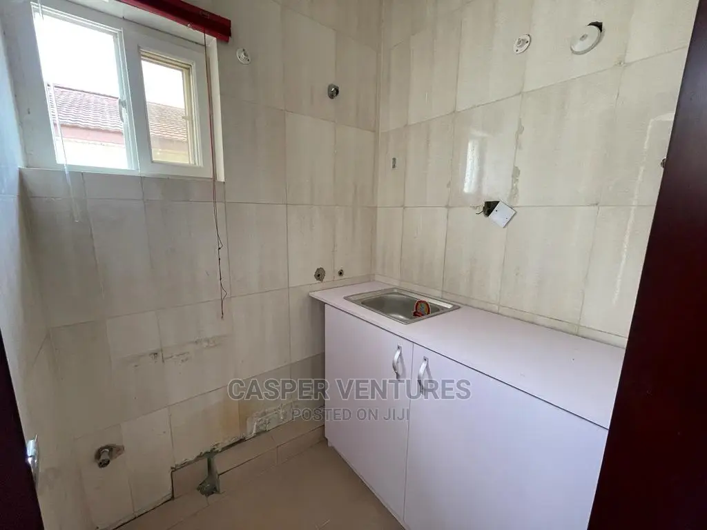 Mini Flat in Bourdillion, Chevron for rent