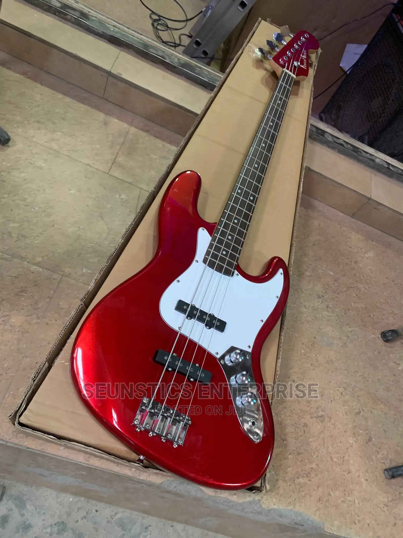 Quality Photogenic Four String Passive Bass Guitar