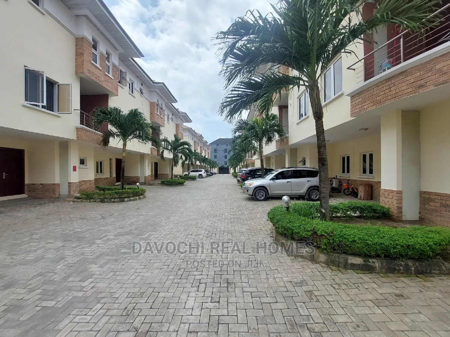 4bdrm Duplex in Chevron Conservation, Lekki for rent