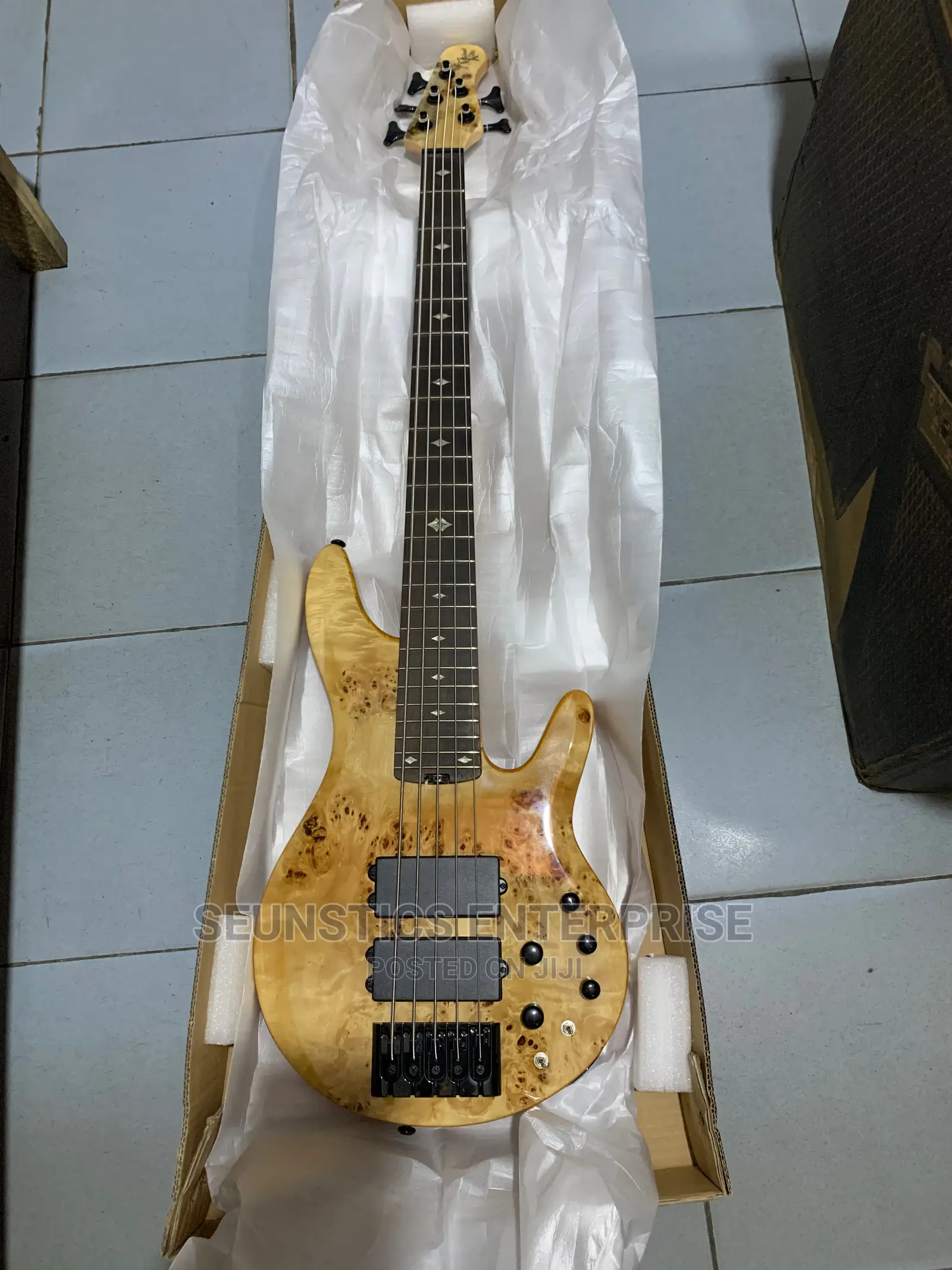 Quality Michael Kelly Pinnacle 5 Five String Bass Guitar