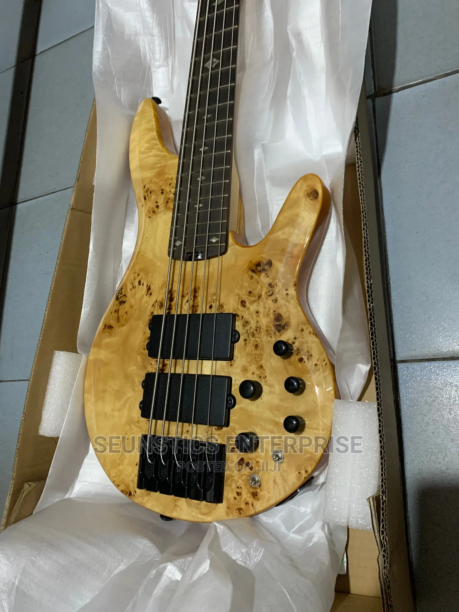 Quality Michael Kelly Pinnacle 5 Five String Bass Guitar