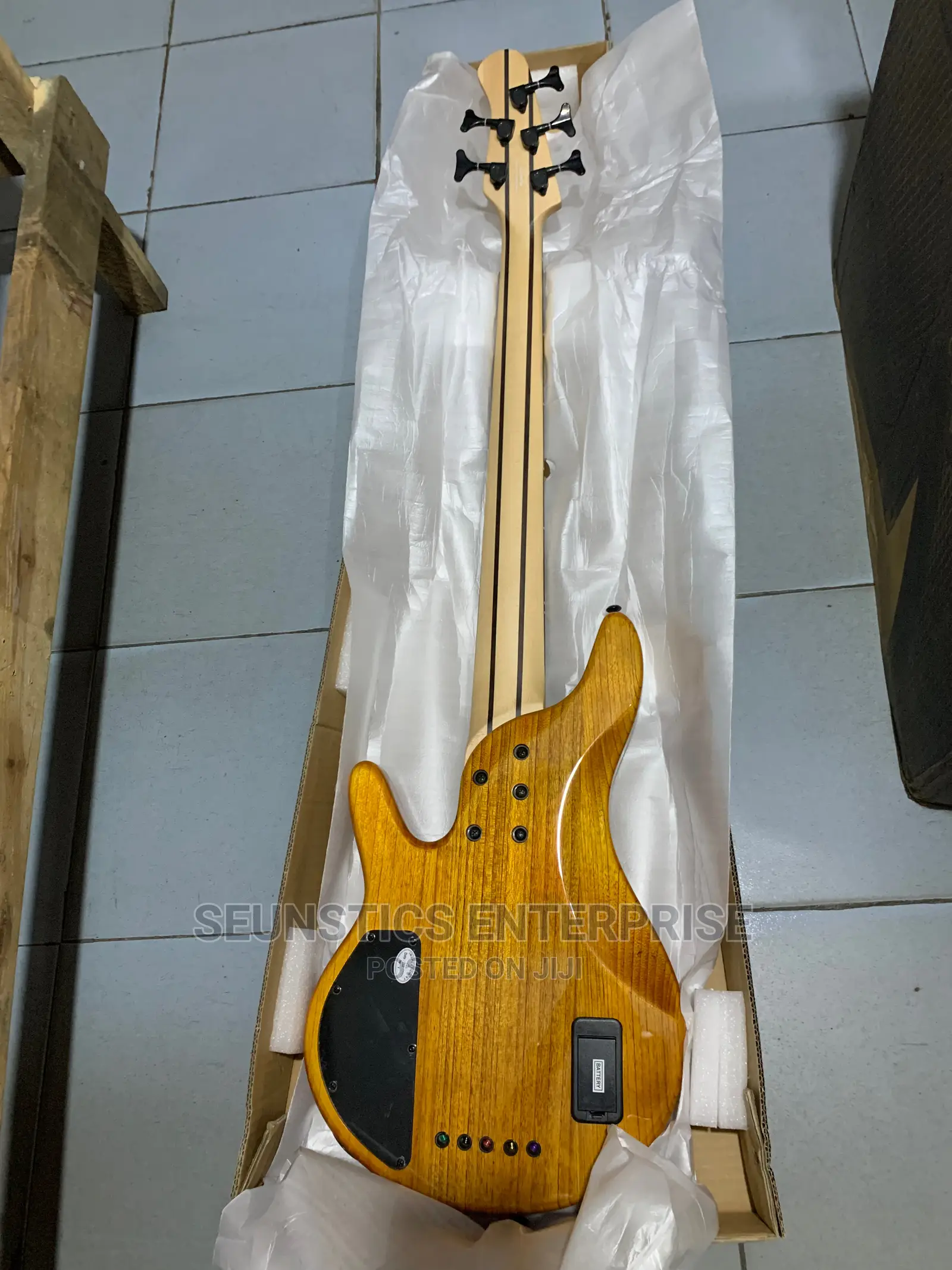 Quality Michael Kelly Pinnacle 5 Five String Bass Guitar