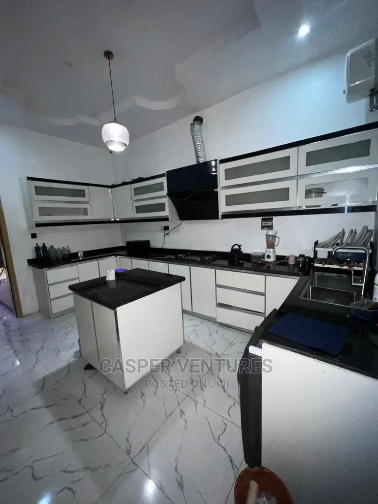 Exclusive Spacious 4bedroom Villa in Lekki for Short Let