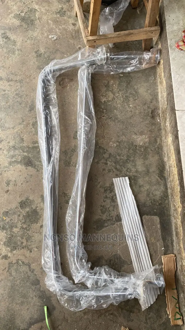4 Feets Stainless Steel Silver U Shape Wall Hanger