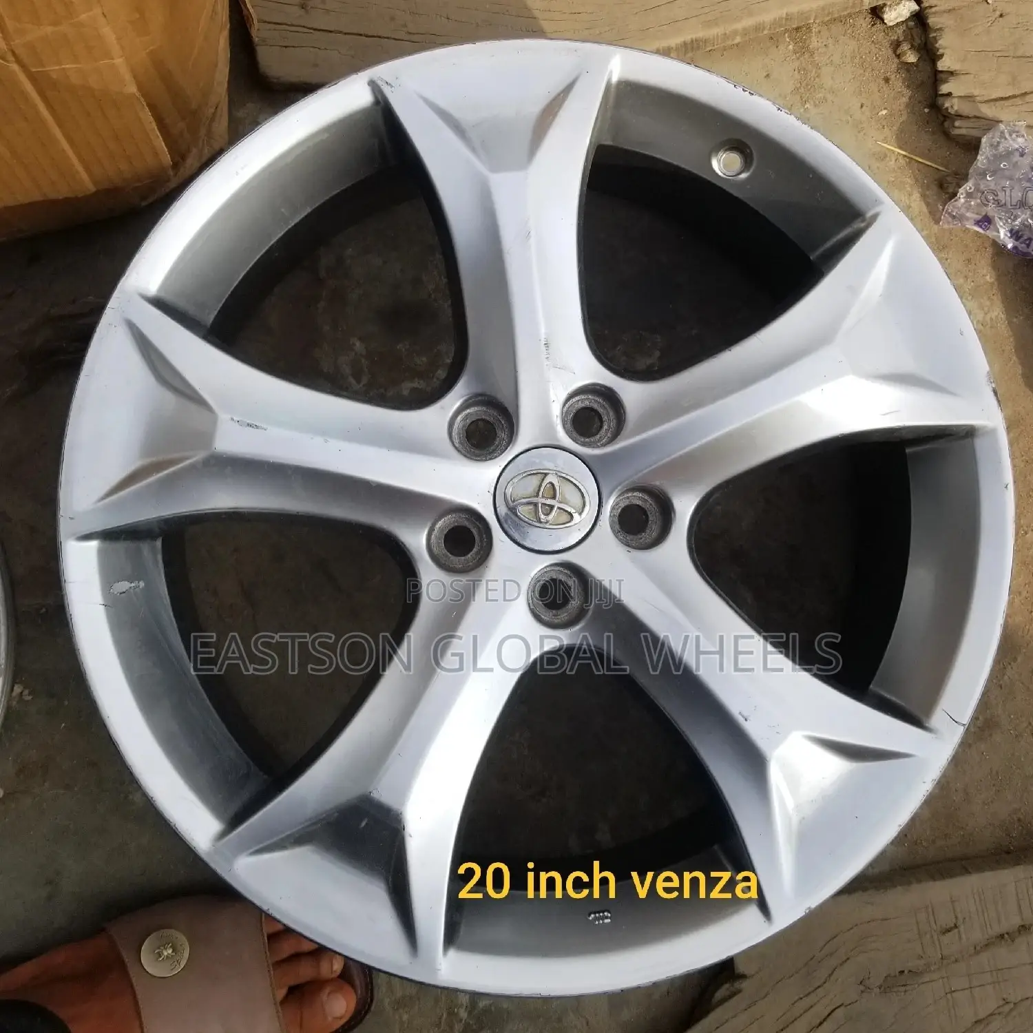 Venza 20 Inches Alloy Rim