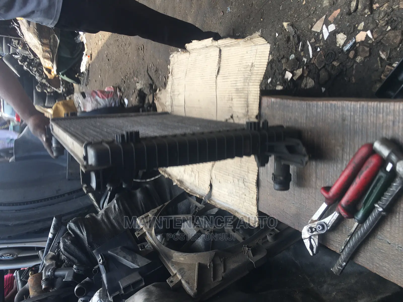 Radiator for Volkswagen Cars and Jeep Such as Touareg