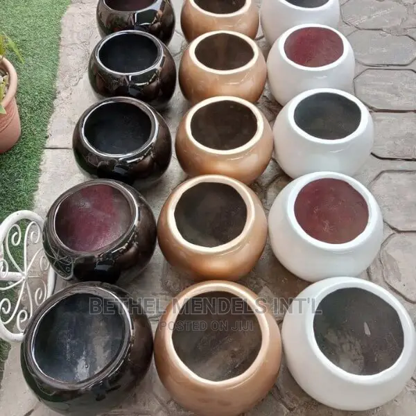 Bulk Sales of 25cm Round Ball Fiberglass Flower Pots