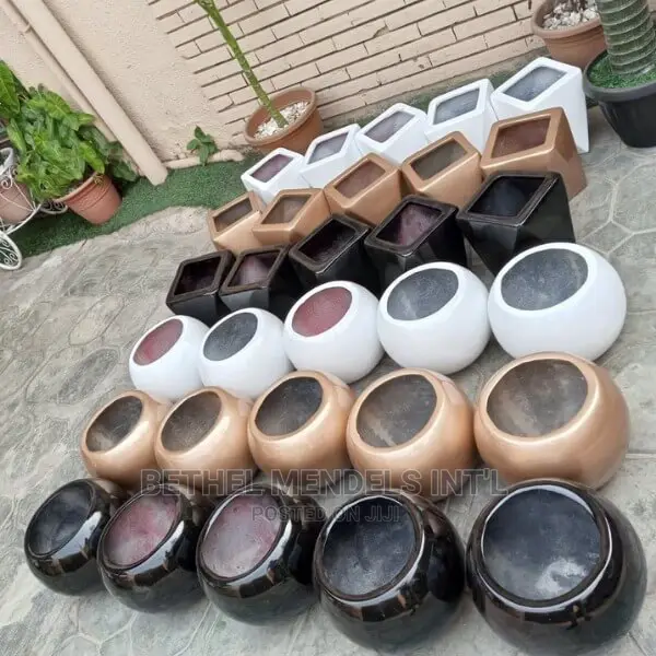 Bulk Sales of 25cm Round Ball Fiberglass Flower Pots