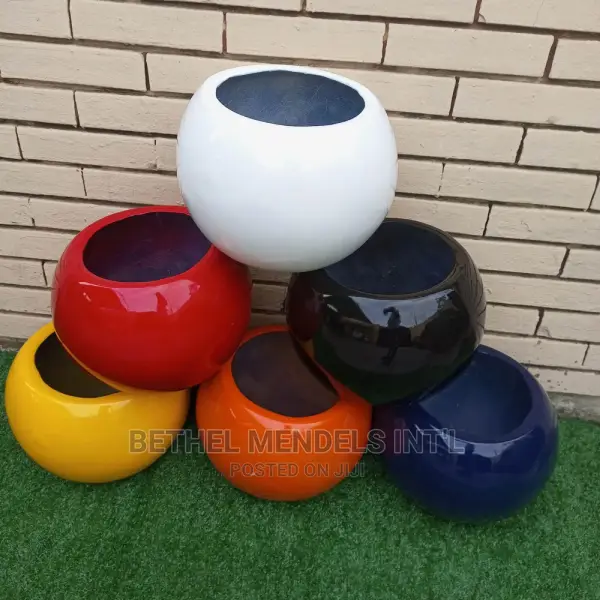 Bulk Sales of 25cm Round Ball Fiberglass Flower Pots