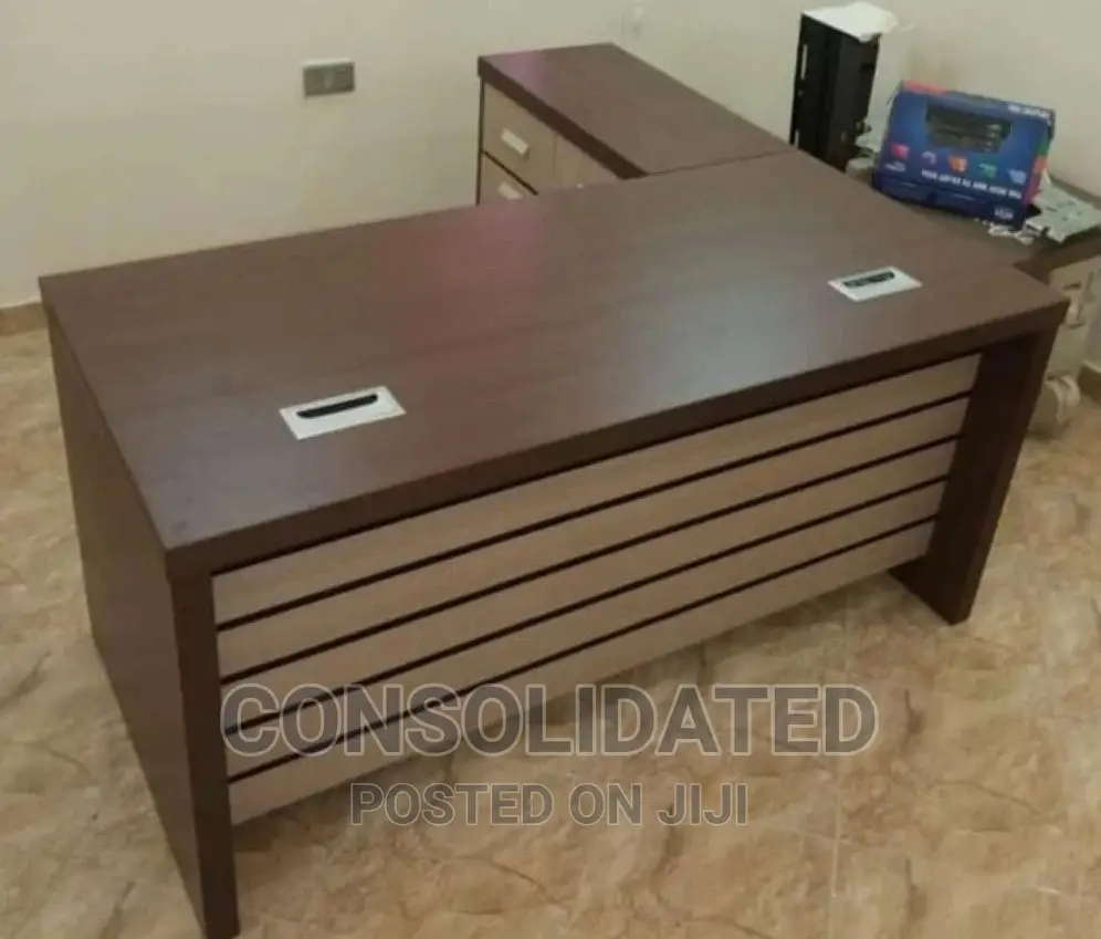 Quality Executive Wooden Top Office Table With Drawers.