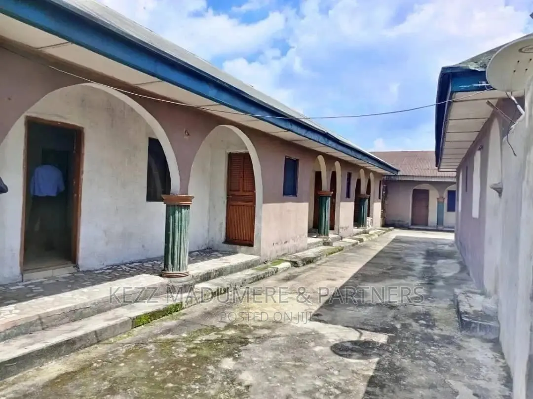 10bdrm Block of Flats in Oyibo, Oyigbo for sale