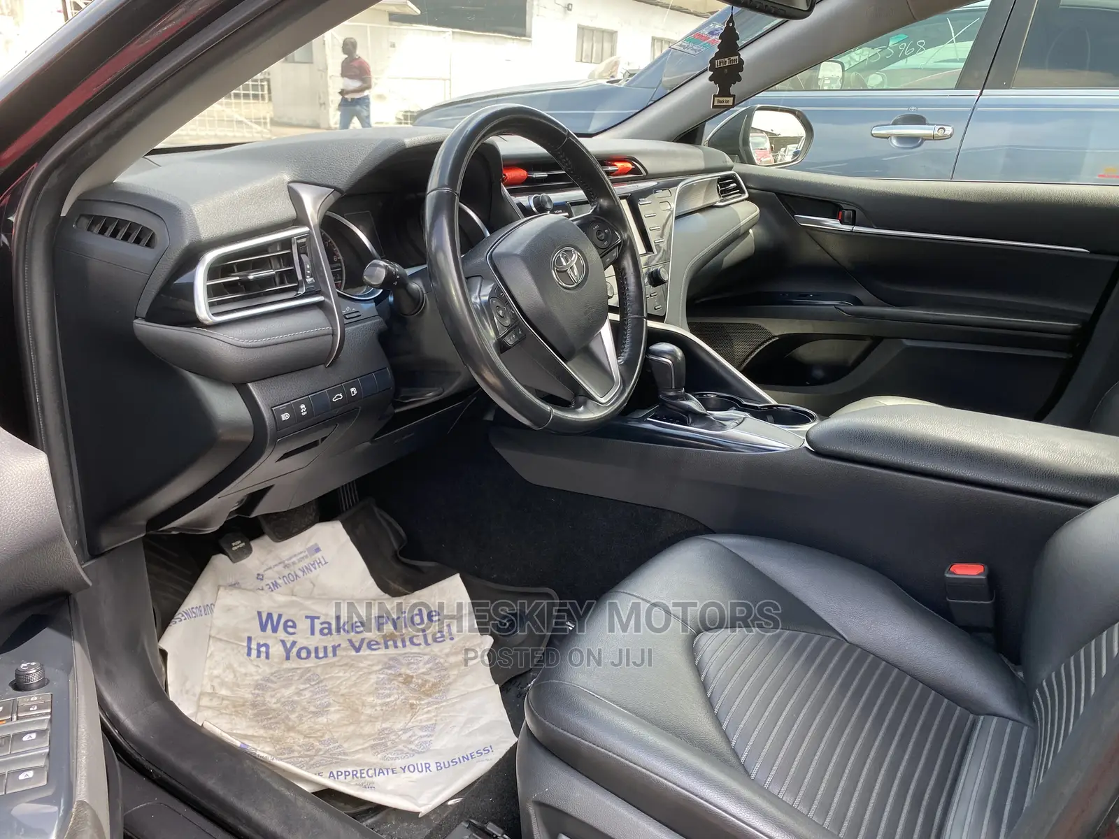 Toyota Camry SE FWD (2.5L 4cyl 8AM) 2018 Black