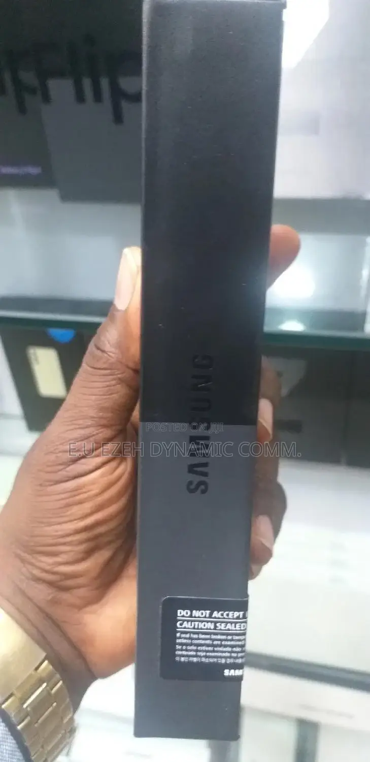 New Samsung Galaxy Z Flip4 256 GB