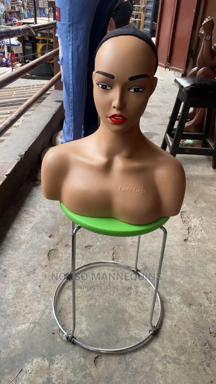 Plastic Head With Shoulder Female Mannequins Head