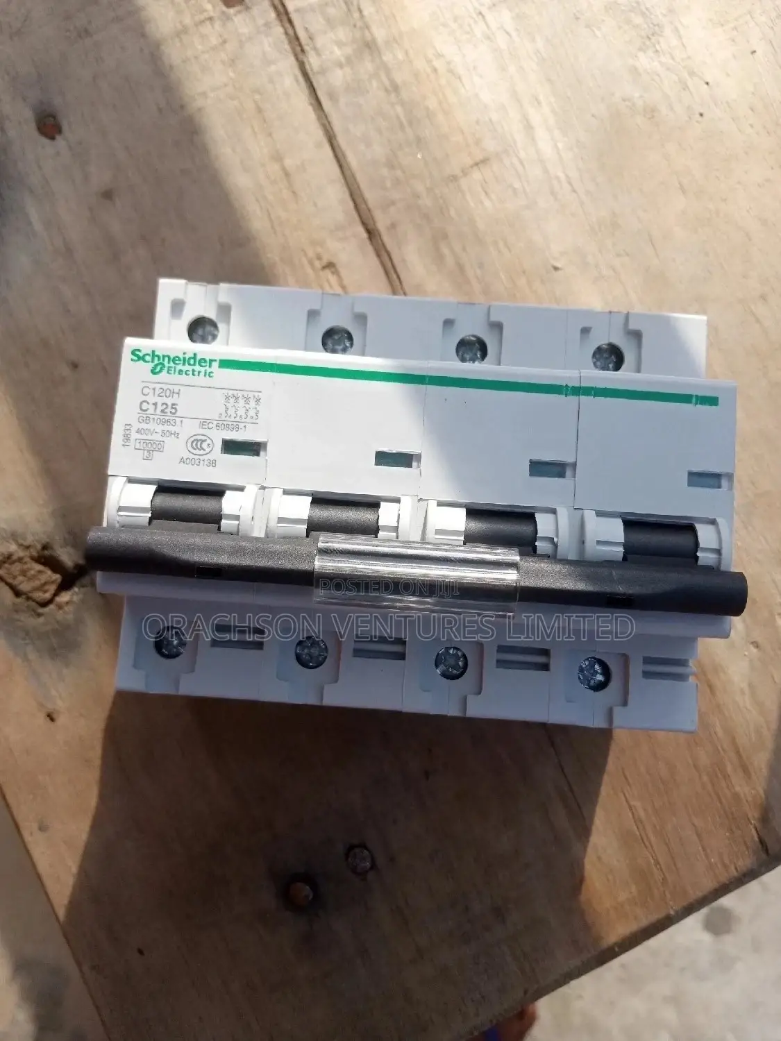4pole MCB 125amps Schneider Electric