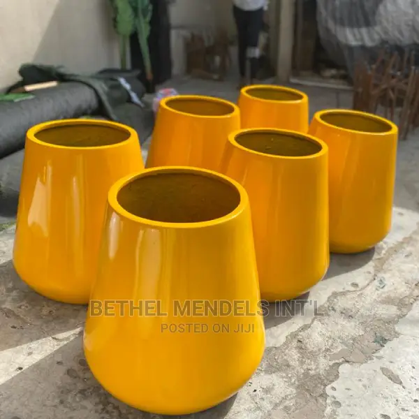 Wholesale of Stylish Deluxe Fiberglass Flower Pots