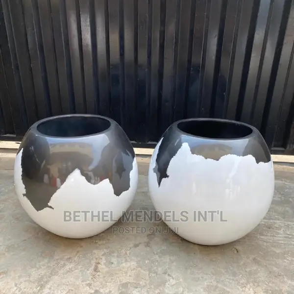 Round Ball Fiberglass Flower Pot | Wholesales of Flower Pots