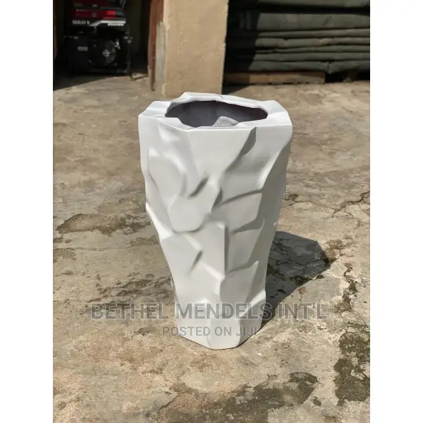 Wholesales of 77cm Jagged Edge Fiberglass Flower Planters