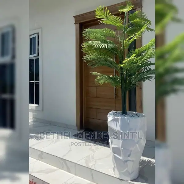 Wholesales of 77cm Jagged Edge Fiberglass Flower Planters