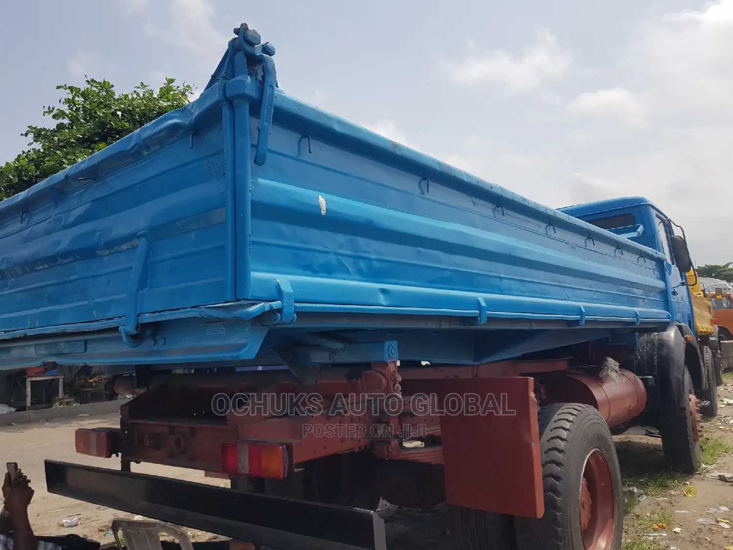 M/Benz Tipper Foriegn Bucket 10bolits 6tyers 1617 Model
