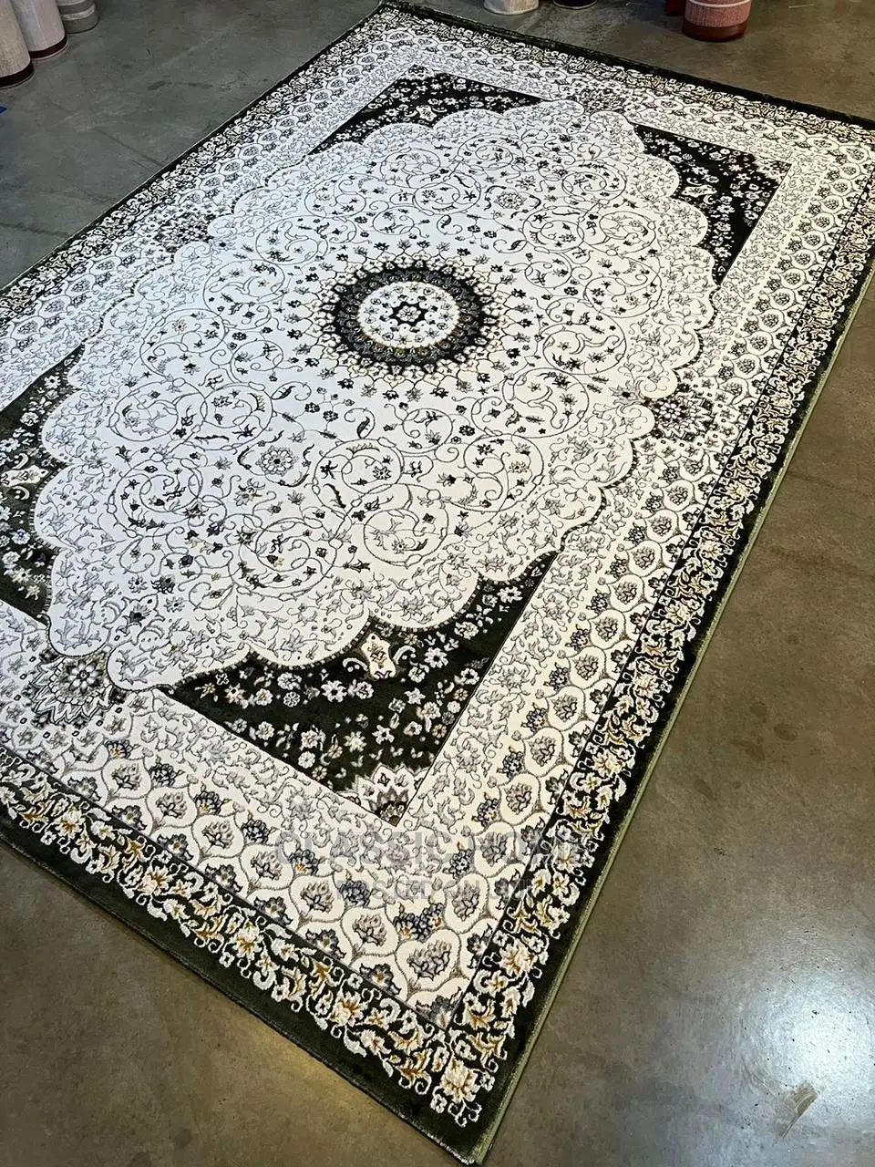 Quality Living Room Designed Super Soft Center Rug. 