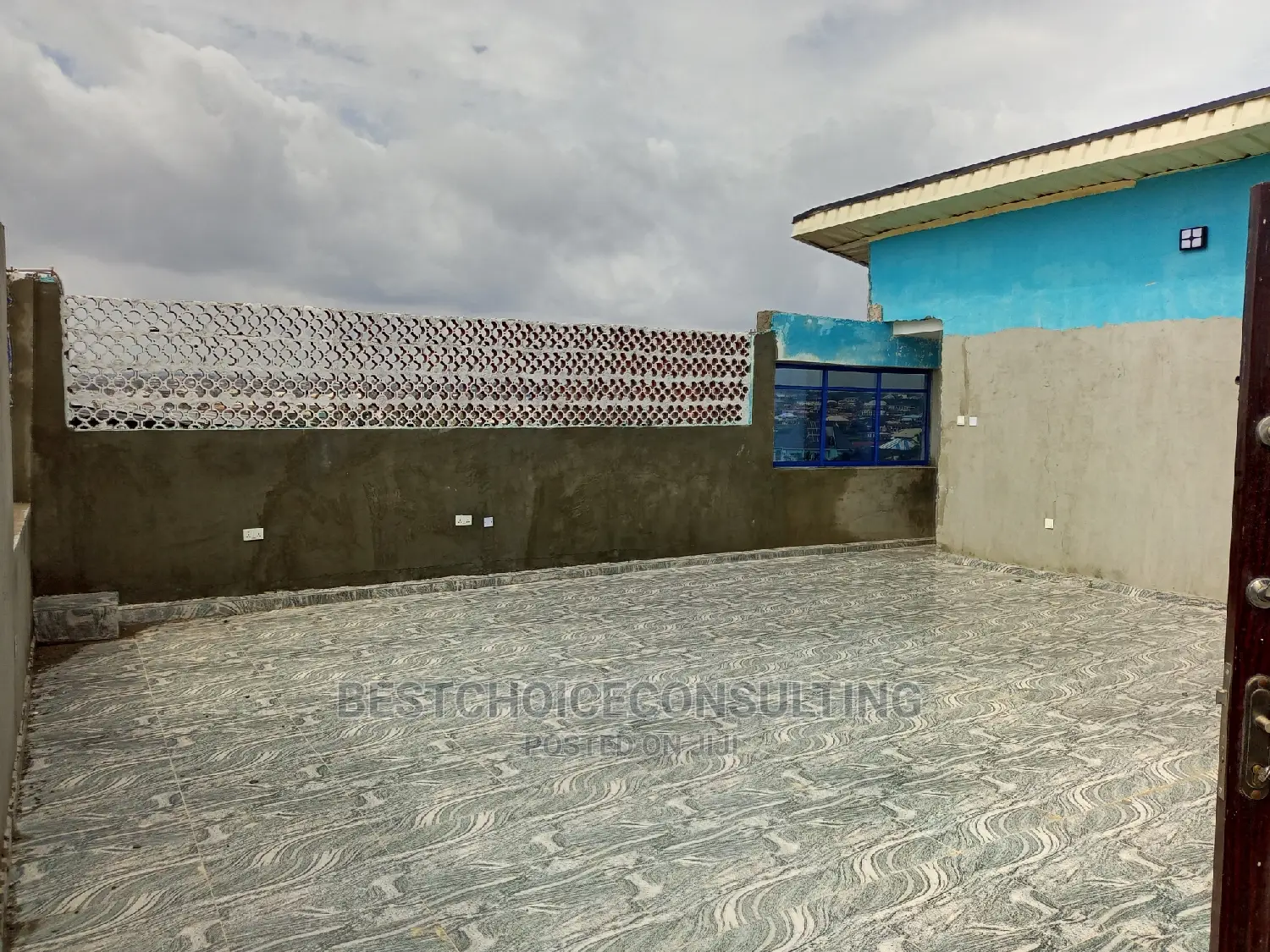 Lounge Space for Lease by the Road, in Akala Expr. Kasumu Rd