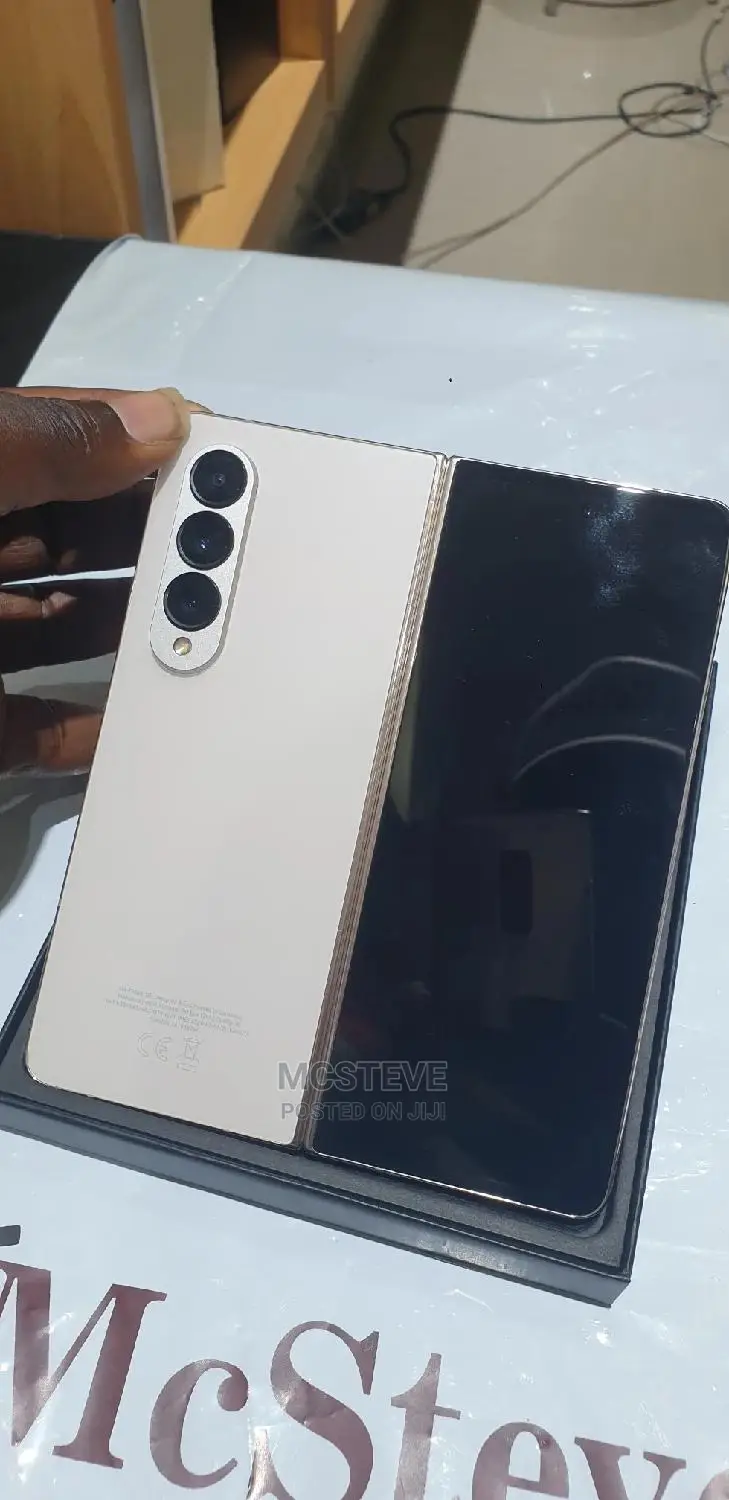 New Samsung Galaxy Z Fold4 256 GB Gold