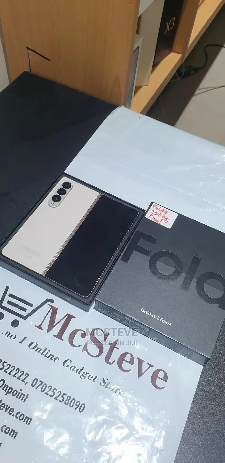New Samsung Galaxy Z Fold4 256 GB Gold