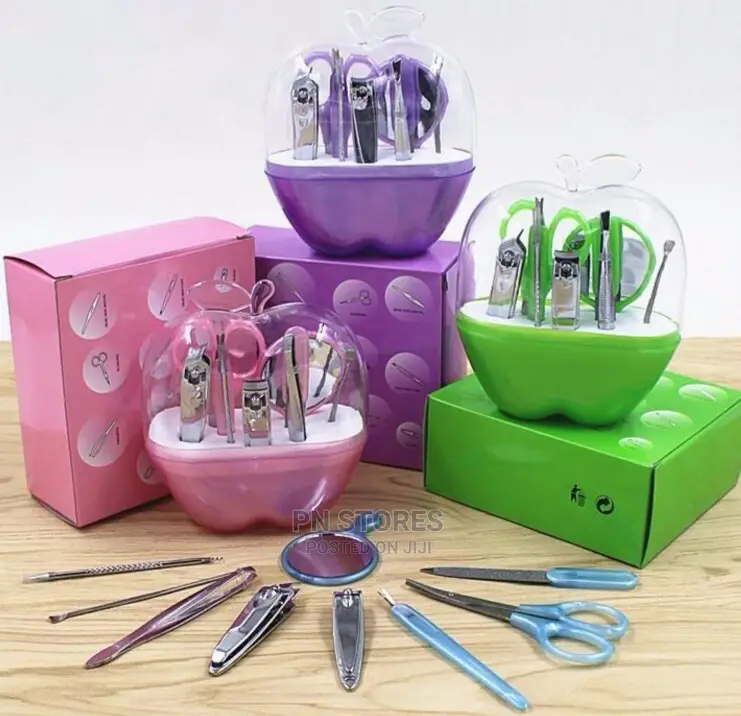 Apple Shaped Manicure and Pedicure Set Kit