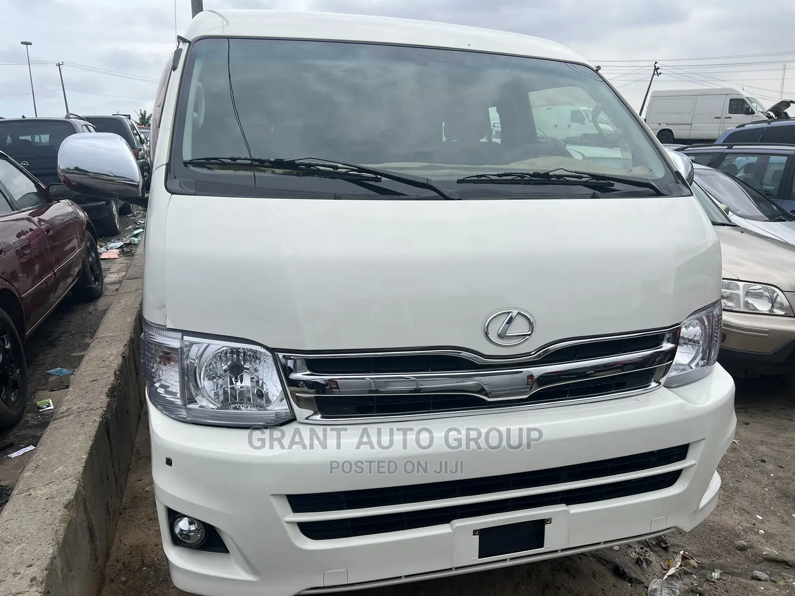 Toyota Grand HiAce 2015 White