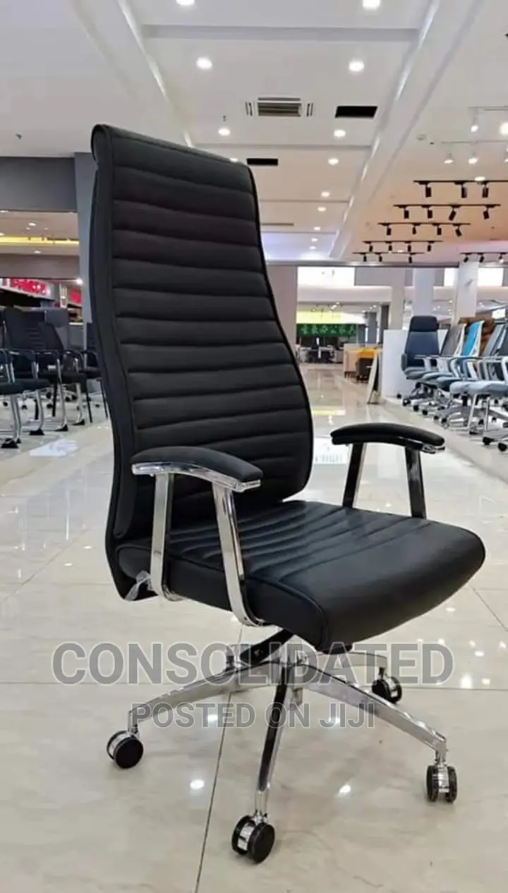Quality Executive Ergonomic Leather Swivel Office Chair.