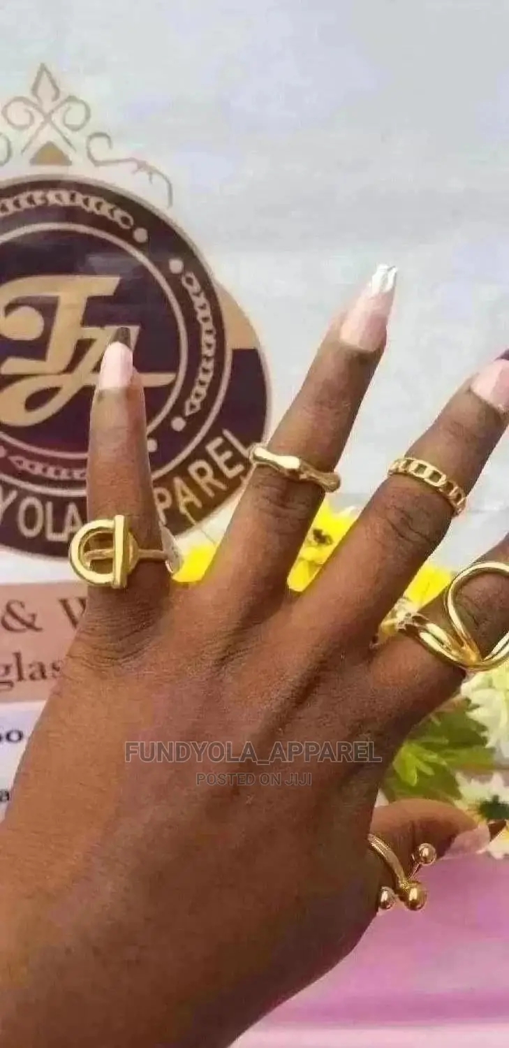 Female Chunky Titanium Ringy