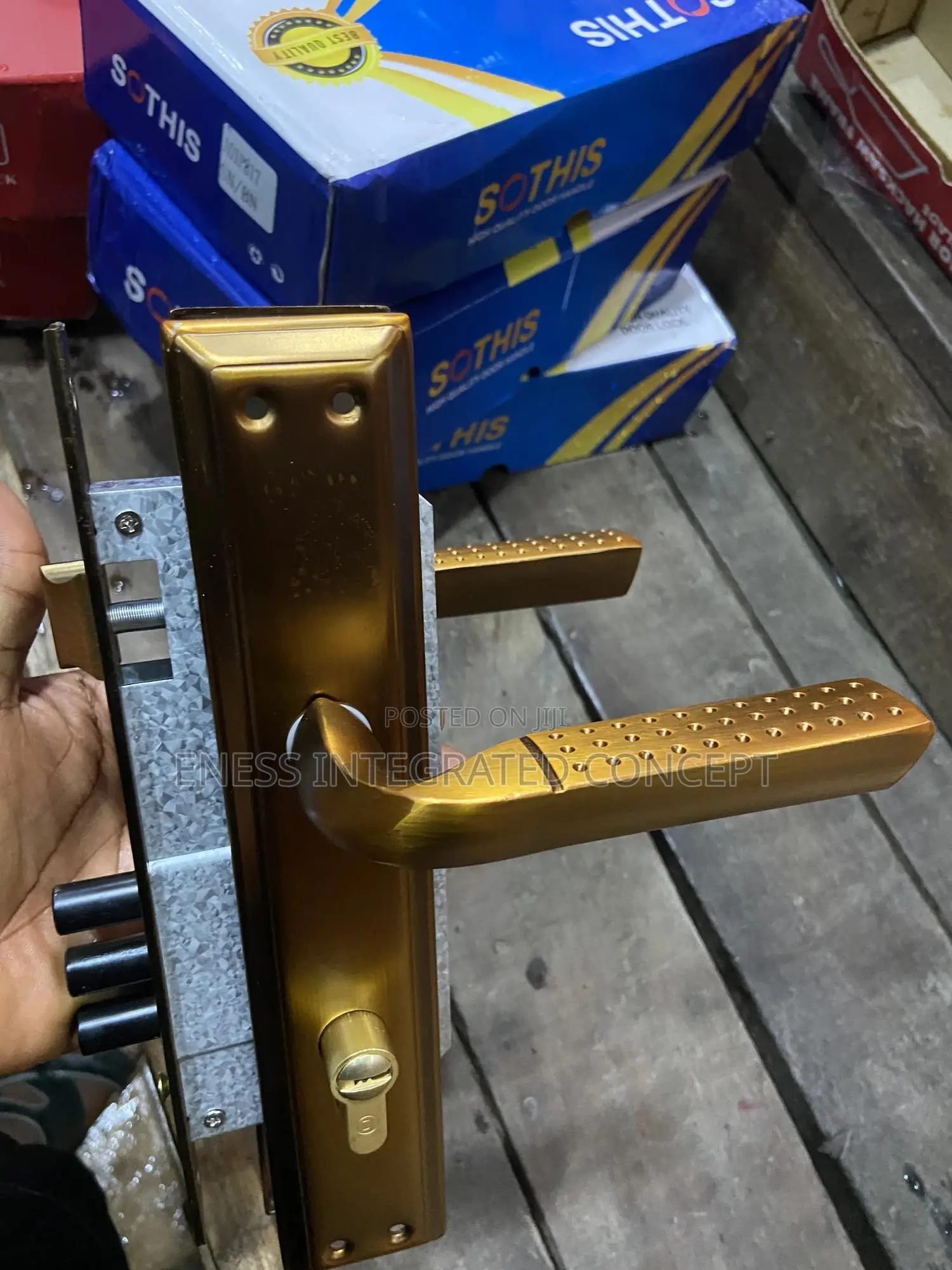 Dogelar Bullet Door Lock Design