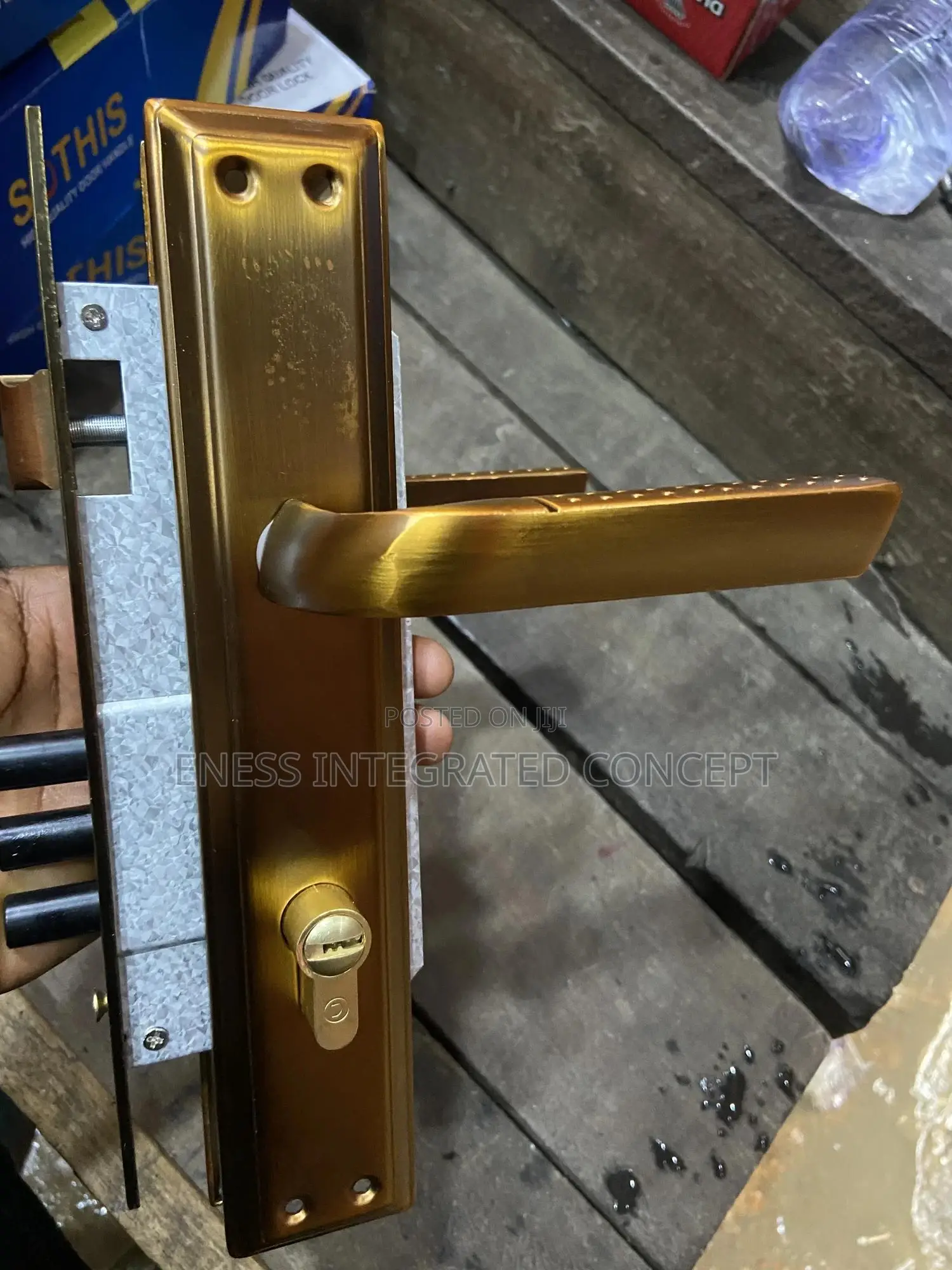 Dogelar Bullet Door Lock Design