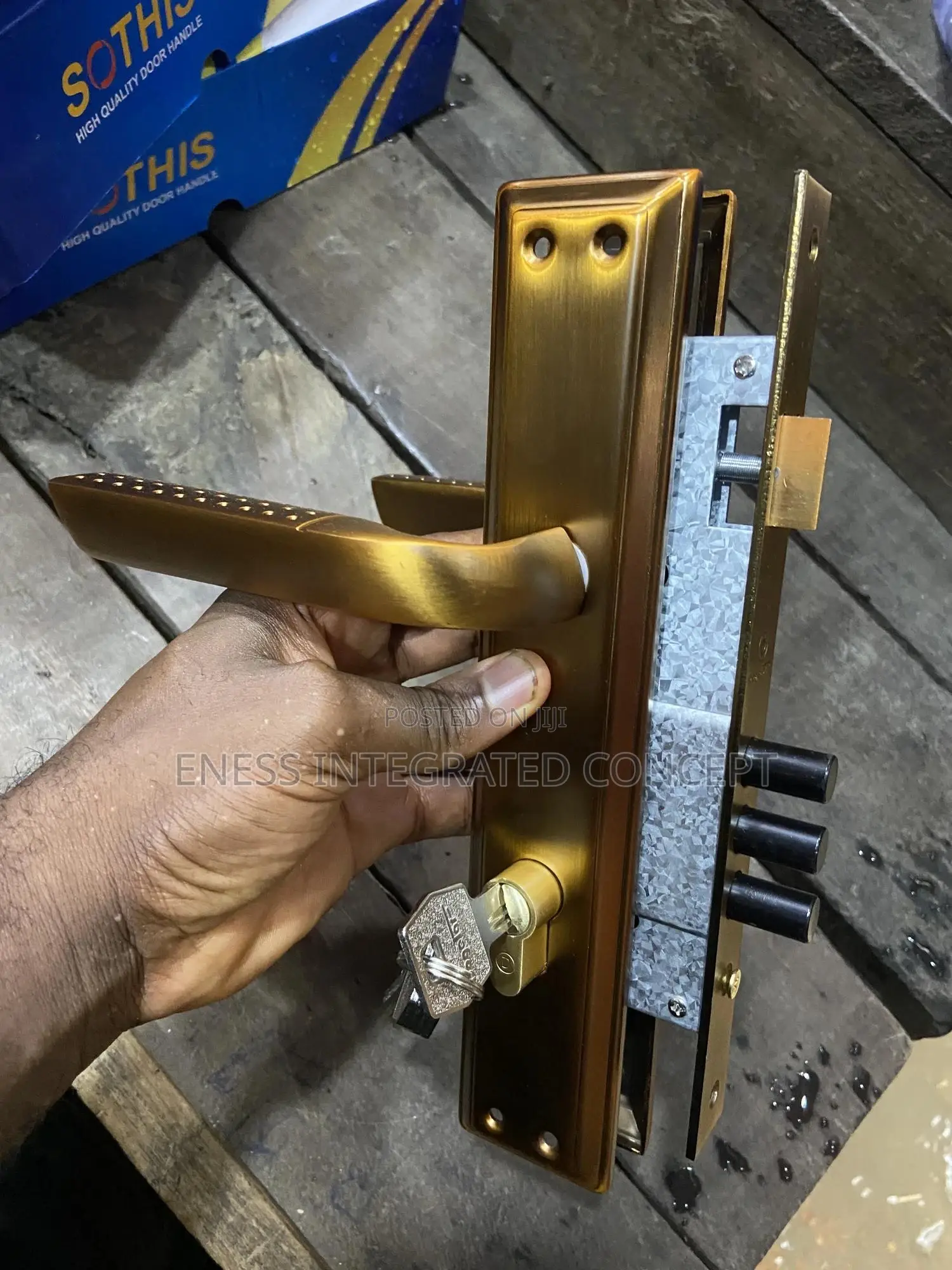 Dogelar Bullet Door Lock Design
