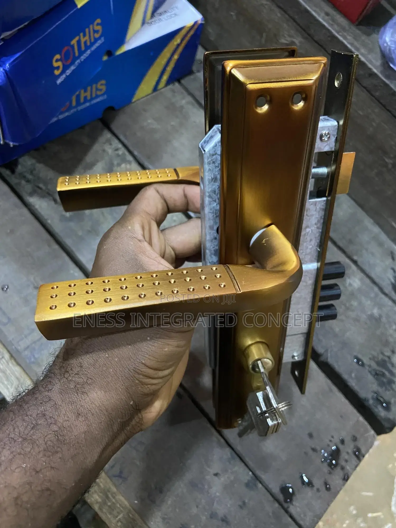 Dogelar Bullet Door Lock Design