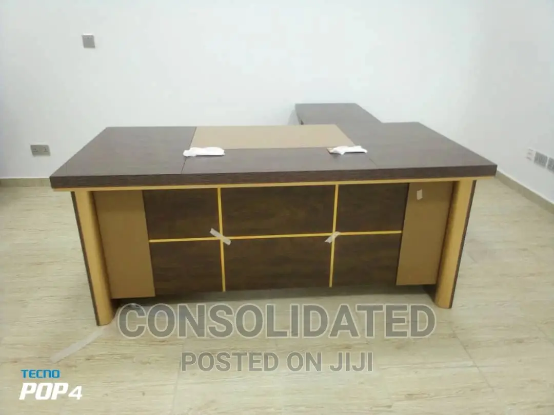 Quality Executive Wooden Top Office Table With Drawers.
