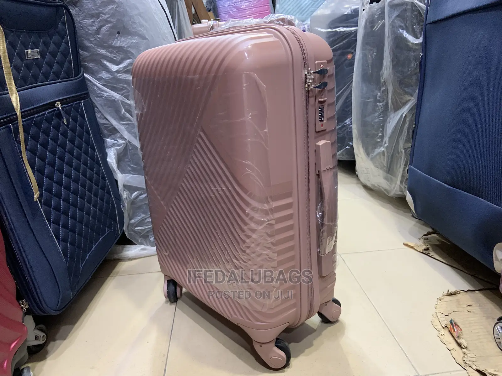 Small Size Quality Unbreakable Rubber Plastic Traveling Bag