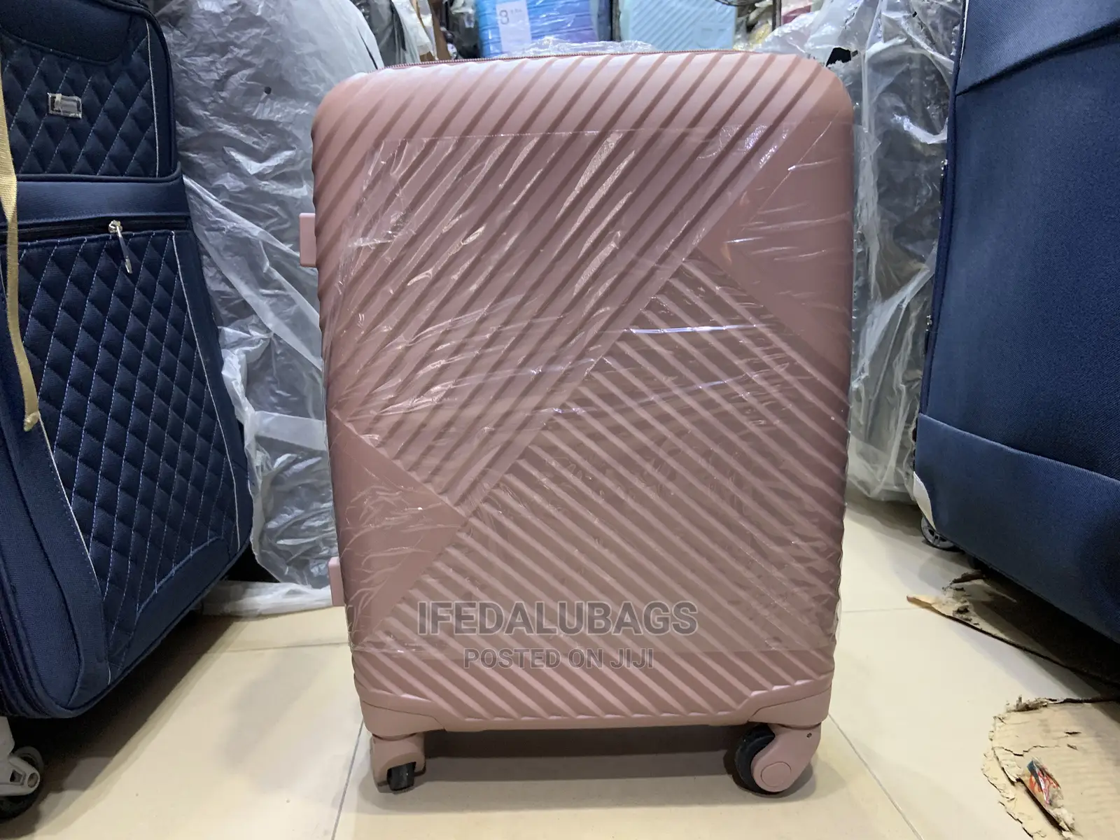 Small Size Quality Unbreakable Rubber Plastic Traveling Bag