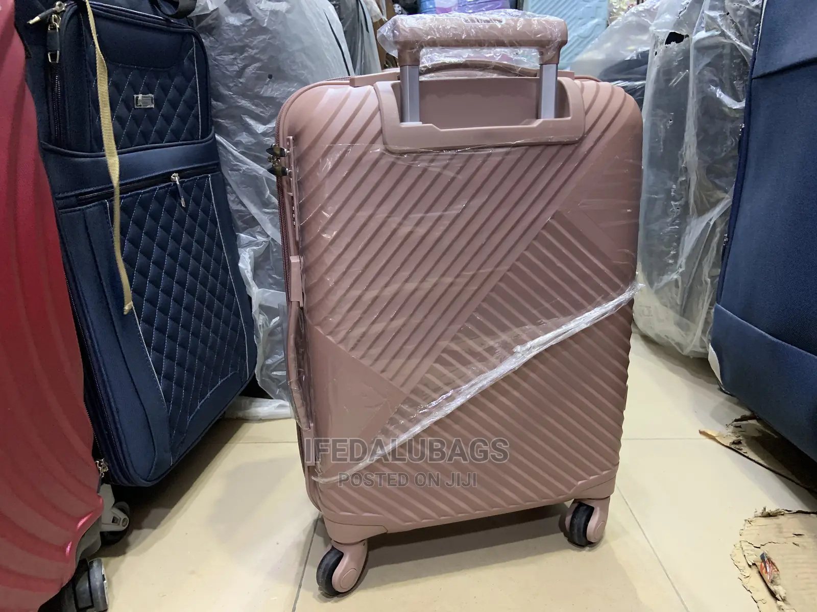 Small Size Quality Unbreakable Rubber Plastic Traveling Bag