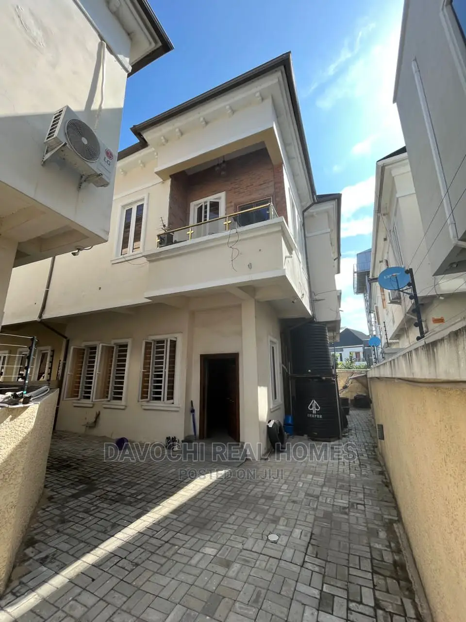 4bdrm Duplex in Chevron Drive for rent