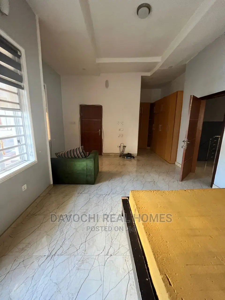 4bdrm Duplex in Chevron Drive for rent