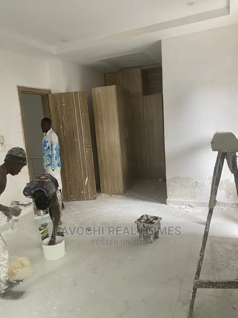 4bdrm Duplex in Chevron Drive for rent